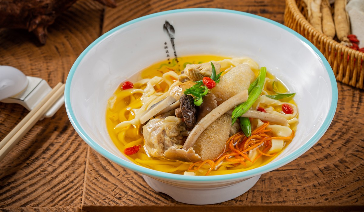 竹荪口蘑炖鸡面